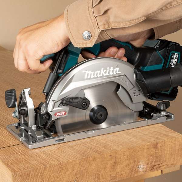 Makita HS012GD201 40V cordless circular saw cutting a timber board
