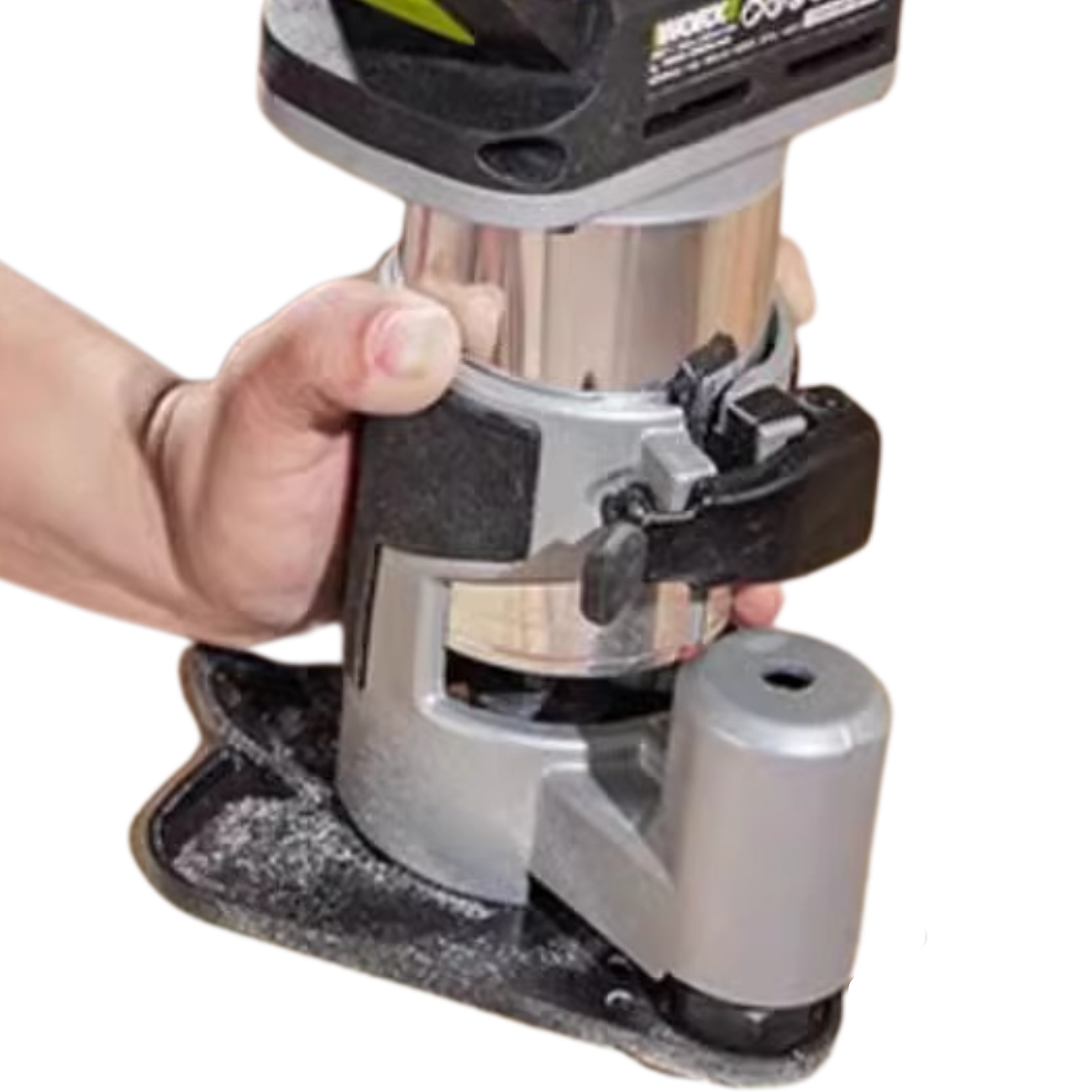 WORX 威克士 WA5770 偏置式底座裝於 WU560 無刷修邊機，於貼牆位置作木材修邊